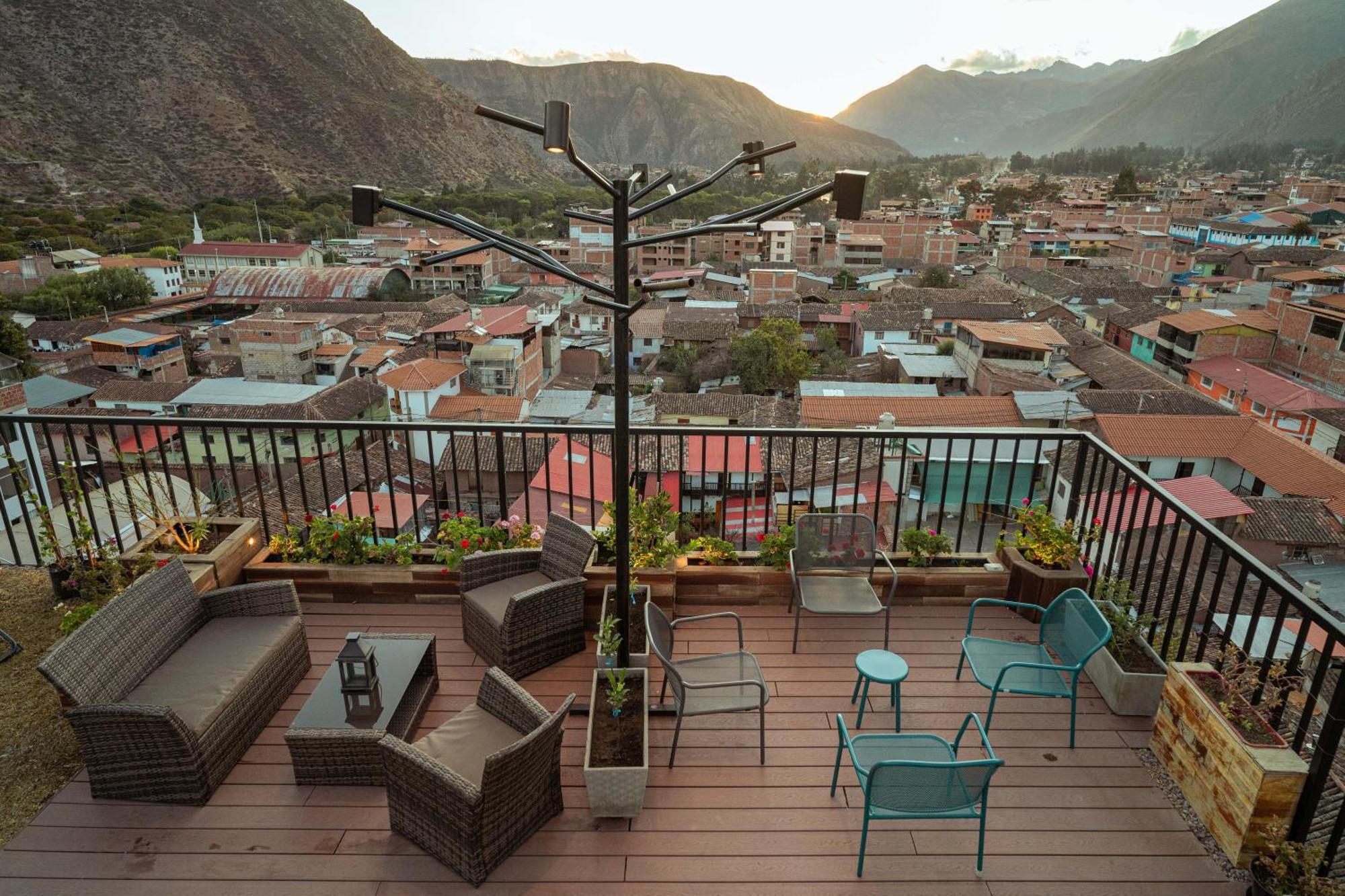 Hotel California Urubamba Exterior photo